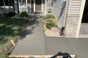 concrete-walkway-installation-north-oakdale-mn-scaled