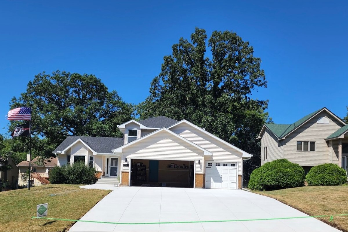 The Top Benefits of Choosing Concrete for Your Driveway Image