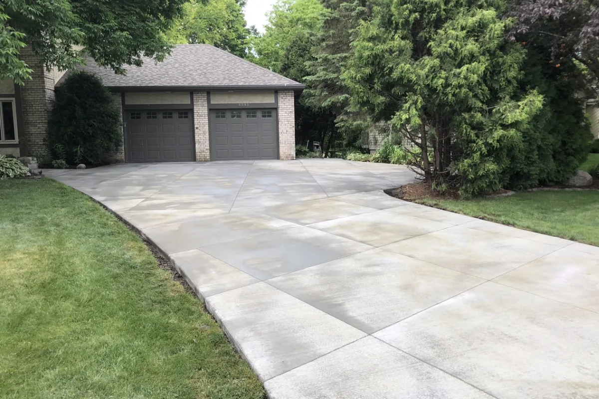 Benefits of Sealing Your Driveway in the Midwest Featured Image