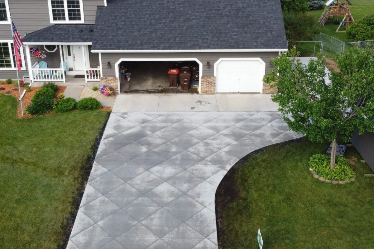 Repairing a Concrete Driveway Featured Image