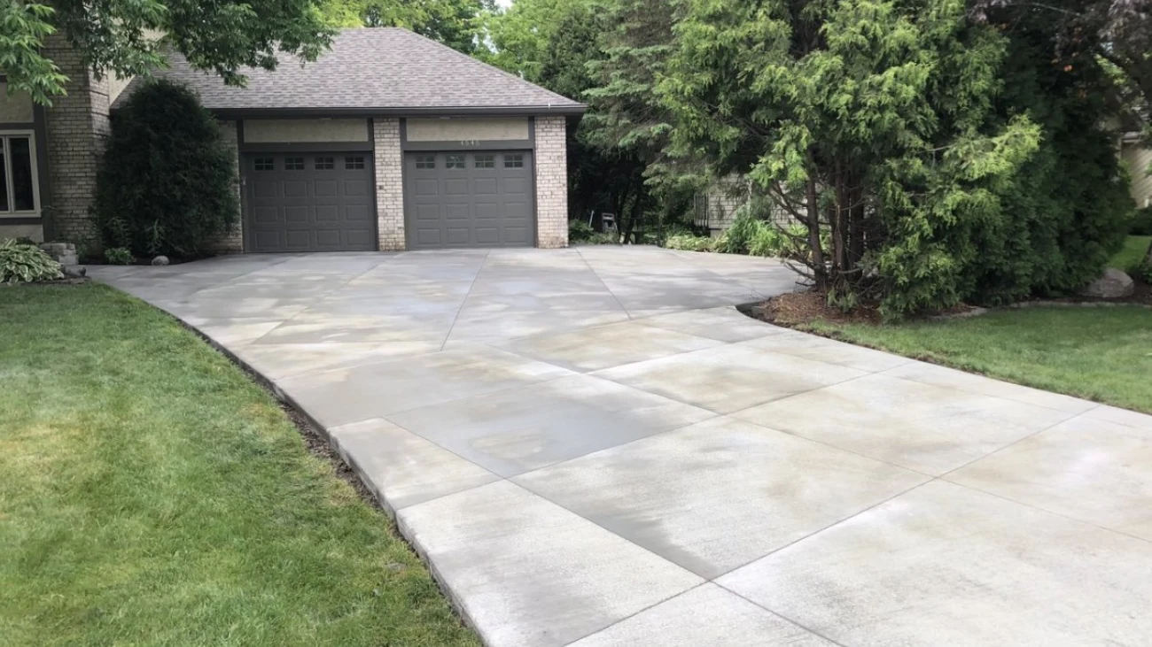 Concrete-Driveway-Installation-Replacement-Image