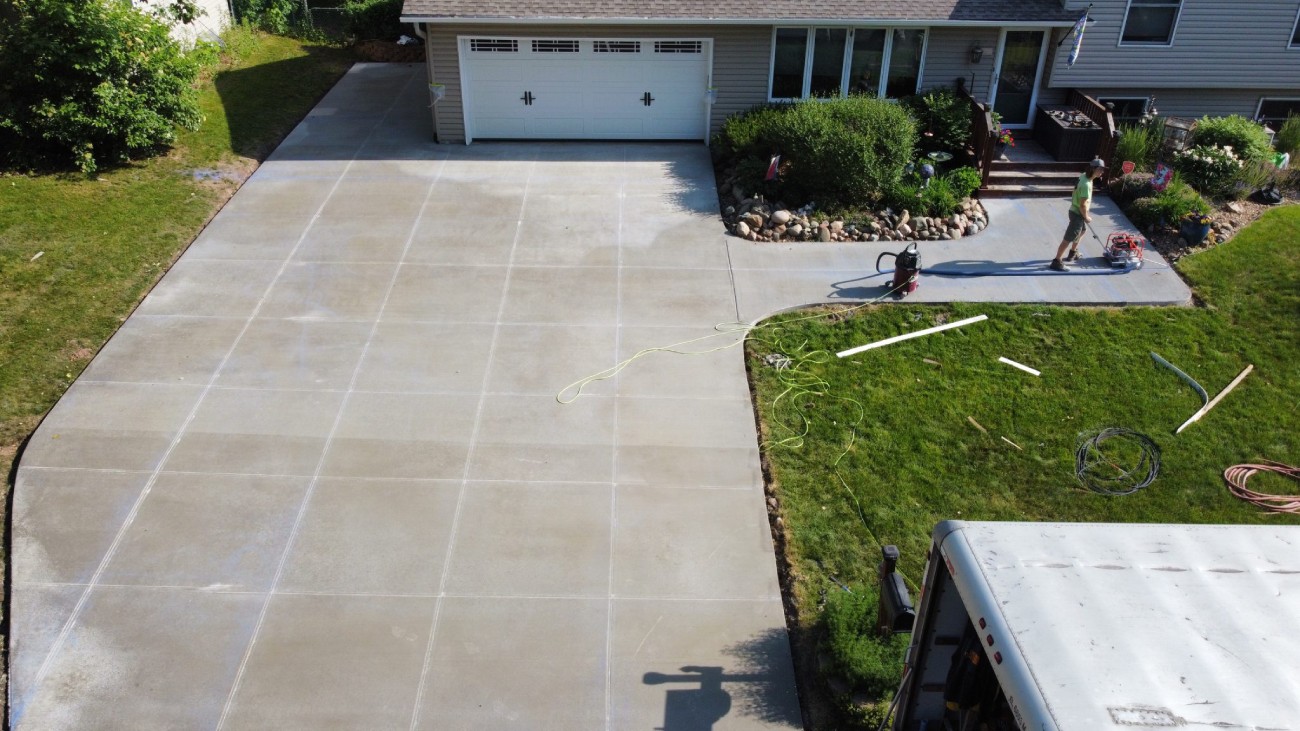 Fiber-Reinforced-Concrete-Driveway-Image