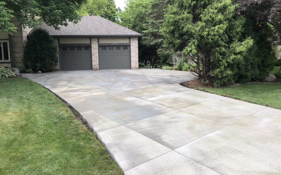 Benefits of Sealing Your Driveway in the Midwest